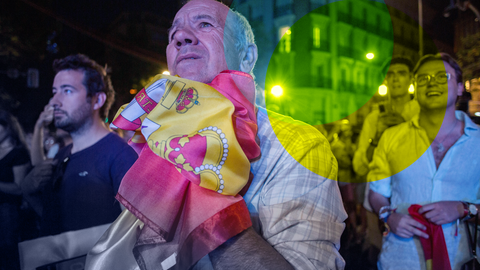 Ein Mann mit spanischer Flagge