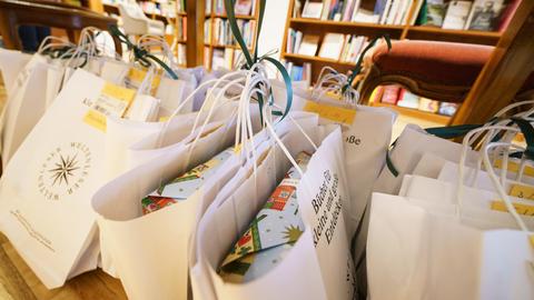 Buchhandlung in Frankfurt: Bücherpakete zum Abholen