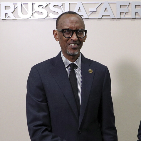 Wladimir Putin mit dem Präsidenten Ruanda Paul Kagame 2019