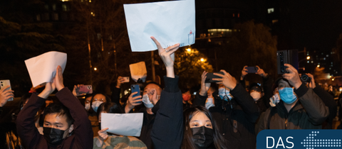 Das weiße Blatt steht als Zeichen des Protests