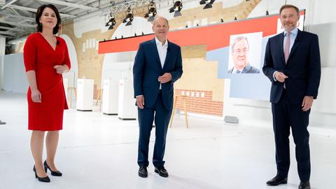 Annalena Baerbock (Grüne), Olaf Scholz (SPD) und Christian Lindner (FDP) bei einer Diskussionsrunde
