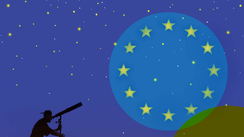 Eine kleine Figur die durch ein Fernrohr in den Himmel blickt, dort leuchten Sterne im Kreis, ähnlich dem Logo der EU
