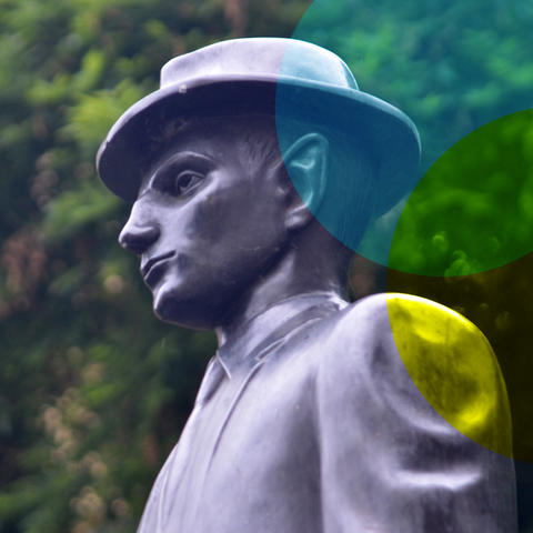 Eine Statue von Franz Kafka