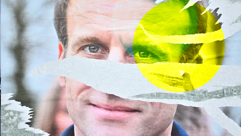 Emanuel Macron auf einem Plakat, die Hälfte des Plakats ist heruntergerissen