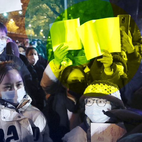 Menschen protestieren Ende November in Peking gegen die Null-Covid-Strategie der Regierung