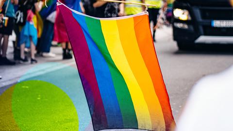 Pride Flagge auf dem CSD Stuttgart