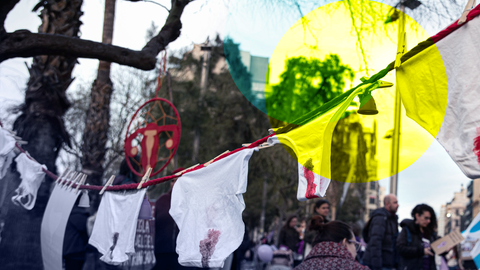 In Spanien demonstrieren Frauen mit blutiger Unterwäsche dafür, die Menstruation zu normalisieren