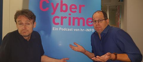 Oliver Günther und Henning Steiner vor dem Cybercrime Plakat