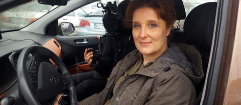 Sandra Krause-Ackermann in ihrem Auto