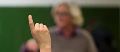 Schüler meldet sich