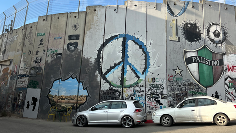 Auf der Mauer in Bethlehem, die Israel vom Westjordanland trennt, haben sich zahlreiche Künstler mit Graffiti verewigt.