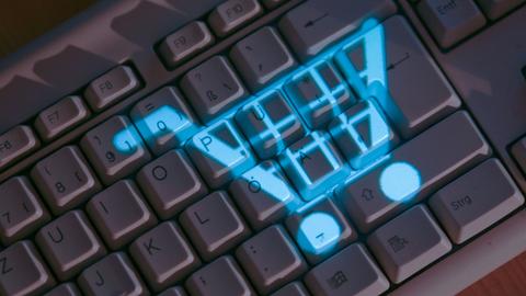 Symbol eines Einkaufswagens leuchtet auf einer Computertastatur