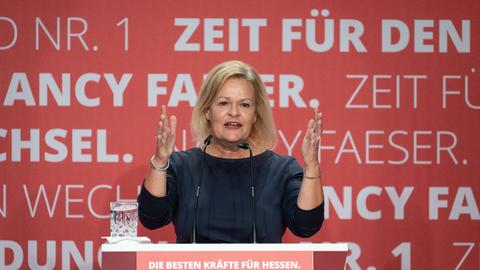 Nancy Faeser (SPD), Spitzenkandidatin für die Landtagswahl spricht auf der Veranstaltung zum Wahlkampfauftakt der SPD in Bad Homburg