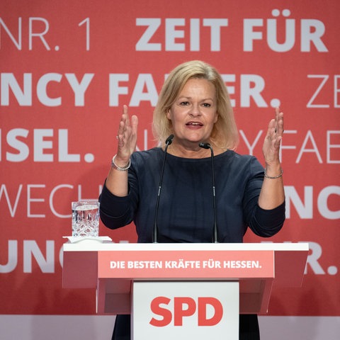 Nancy Faeser (SPD), Spitzenkandidatin für die Landtagswahl spricht auf der Veranstaltung zum Wahlkampfauftakt der SPD in Bad Homburg