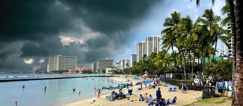 Fotomontage: Hawaiis gefährdete Traumstrände