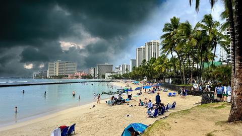 Fotomontage: Hawaiis gefährdete Traumstrände