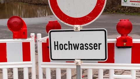 Hochwasser und Überschwemmungen der Weser nach tagelangen starken Regenfällen