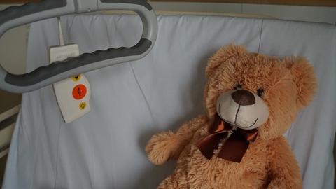 Teddy auf Krankenbett