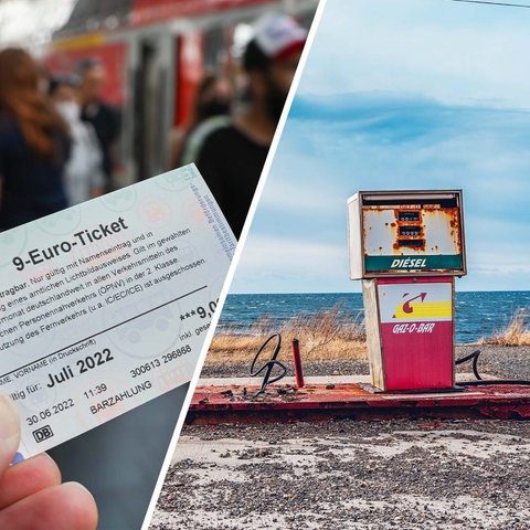 Links hält eine Hand ein Deutsche-Bahn-Ticket auf dem 9-Euro-Ticket steht. Im Hintergrund sind ein roter Zug und Menschen am Bahnsteig zu sehen. Rechts ist eine weiße Tanksäule mit Rostflecken zu sehen, auf der Diesel steht. Im Hintergrund ist ein Ozean zu sehen.