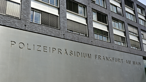  Das Frankfurter Polizeipräsidium muss sich fortlaufend neuen Rassismus- und Rechtsextremismusvorwürfen stellen.