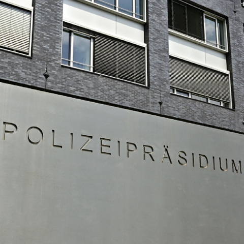  Das Frankfurter Polizeipräsidium muss sich fortlaufend neuen Rassismus- und Rechtsextremismusvorwürfen stellen.