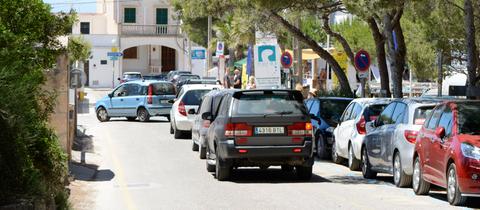 Parkplatzsuche an Mallorcas beliebtem Strand Es Trenc