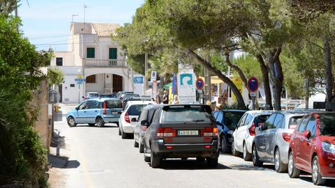 Parkplatzsuche an Mallorcas beliebtem Strand Es Trenc