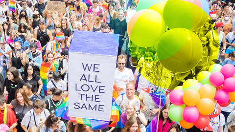 Zug des Christopher Street Day in Berlin